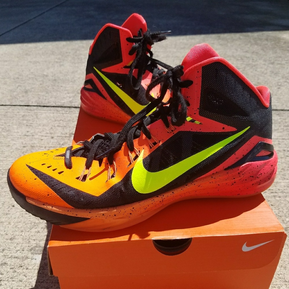 Custom Nike 2012 Hyperdunks (Chicago Edition)